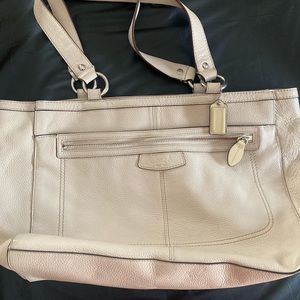 White tote Coach bag